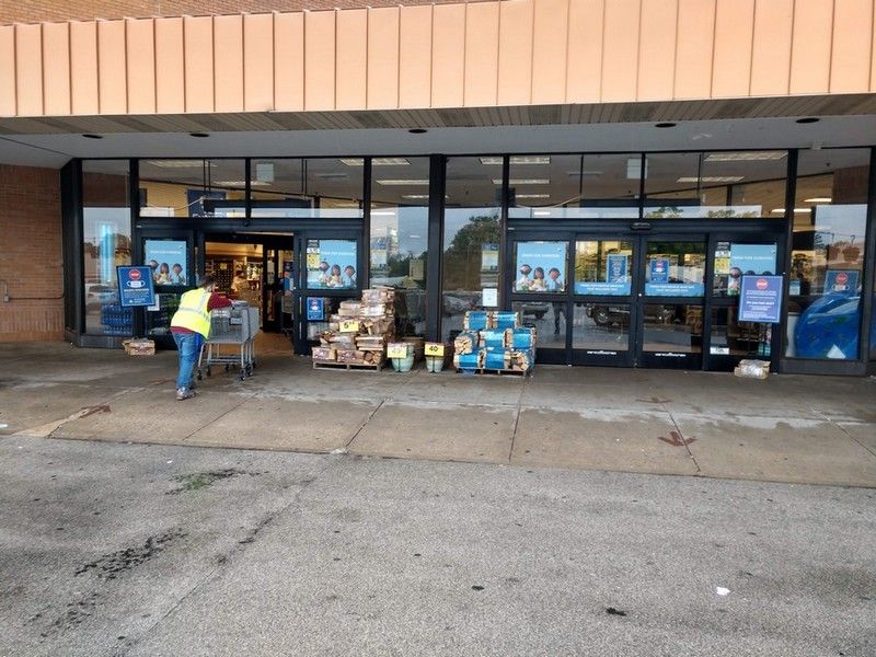 STERLING BAZAAR: 3311 N Sterling Ave, Peoria, IL 61604